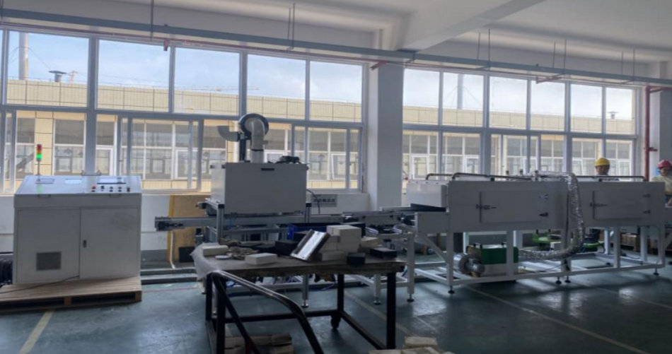 mg冰球突破特瓷陶瓷橡胶复合衬板硫化喷胶线