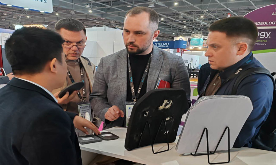 湖南mg冰球突破携最新防弹产品亮相法国欧洲国际防务展